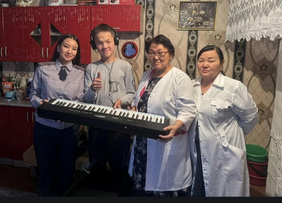 Сотрудники МСЧ УФСИН по Туве приняли участие в акции «Елка желаний»