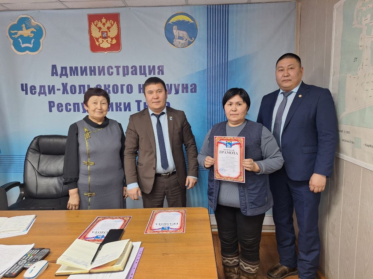 Вчера провели совещание с участием членов общественных советов кожууна