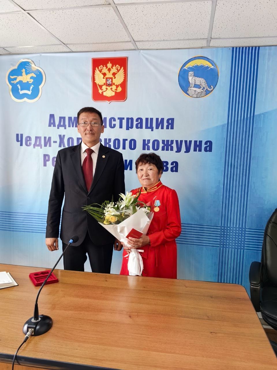 От имени Верховного Хурала (парламента) Республики Тыва и от Хурала представителей Чеди-Хольского кожууна Республики Тыва Поздравляем вас Чойганмаа Калдар-ооловна с заслуженной медалью! От имени Верховного Хурала (парламента) Республики Тыва и от Хурала представителей Чеди-Хольского кожууна Республики Тыва Поздравляем вас Чойганмаа Калдар-ооловна с заслуженной медалью!