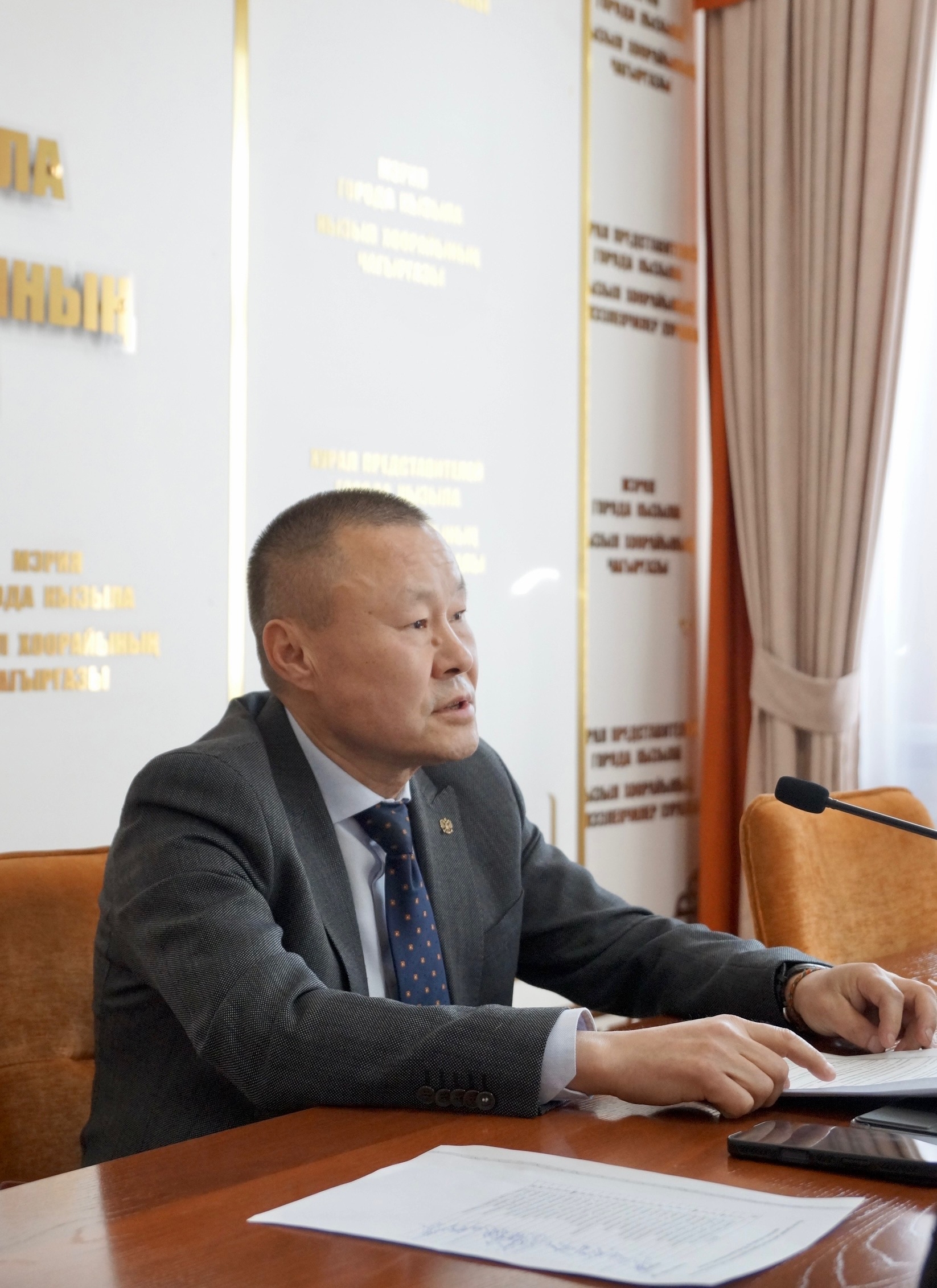 Под председательством заместителя Председателя Хурала представителей города Кызыла Аяса Лопсана состоялось заседание 35-й очередной сессии Хурала представителей города Кызыла с участием прокуратуры города Кызыла, мэра города Кызыла Айдына Сарыглара, предс