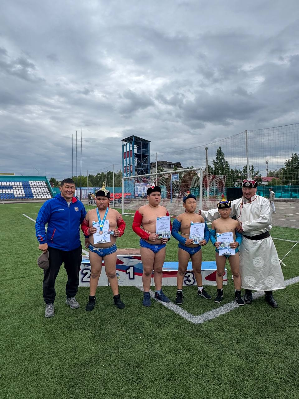 В Кызыле прошли соревнования по борьбе Хуреш среди детей В Кызыле прошли соревнования по борьбе Хуреш среди детей