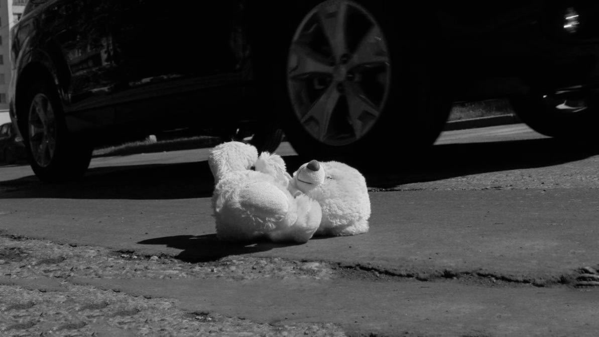 Уважаемые земляки, данная трагедия вновь подчеркивает, что транспорт - это средство повышенной опасности. Юношеский задор и пьяный разум приводят к печальным последствиям, поэтому родителям дома, учителям в школах следует чаще проводить беседы с детьми о  Уважаемые земляки, данная трагедия вновь подчеркивает, что транспорт - это средство повышенной опасности. Юношеский задор и пьяный разум приводят к печальным последствиям, поэтому родителям дома, учителям в школах следует чаще проводить беседы с детьми о