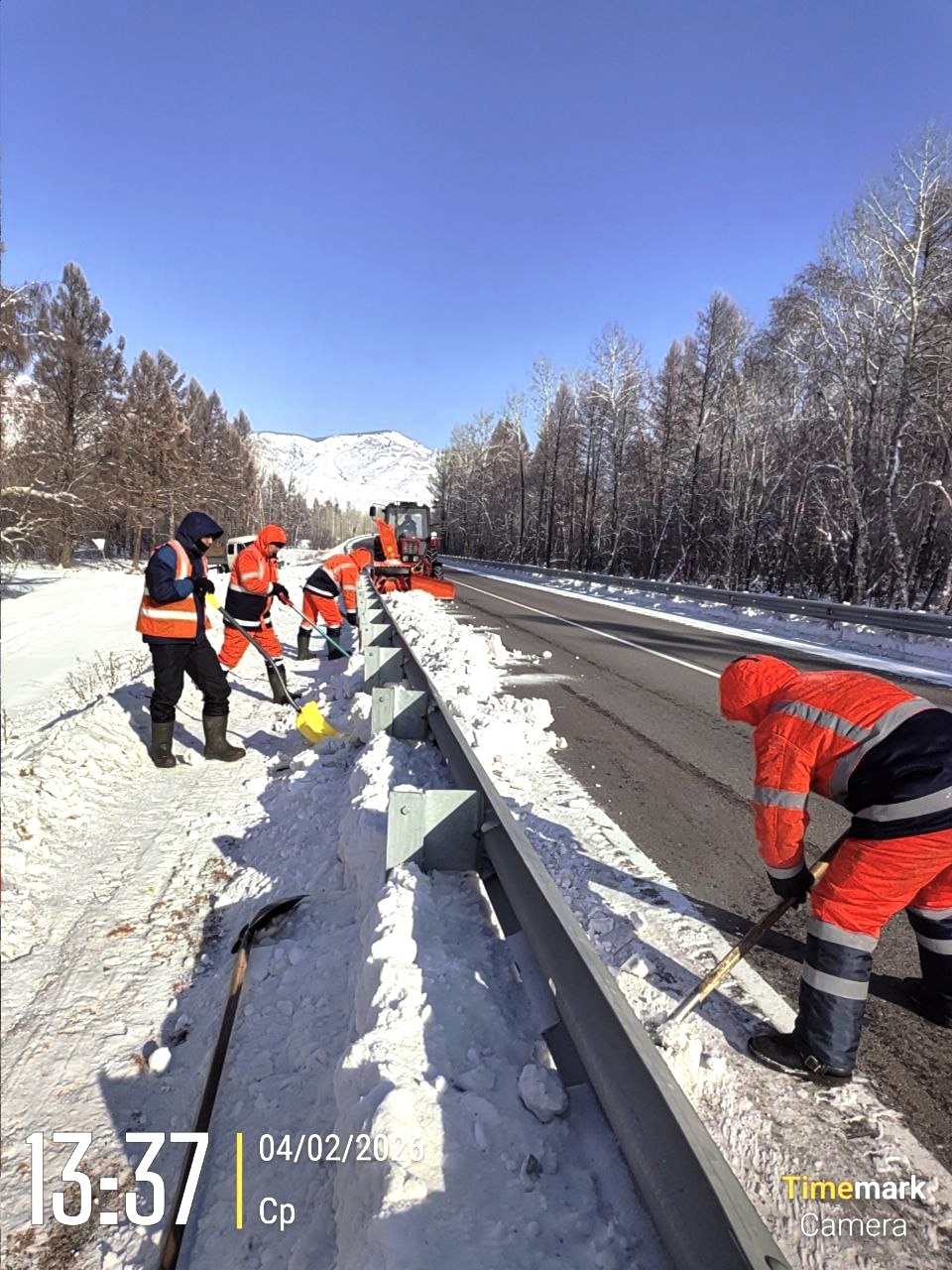 Куда звонить, если застрял: контакты для водителей на трассах Тувы в непогоду