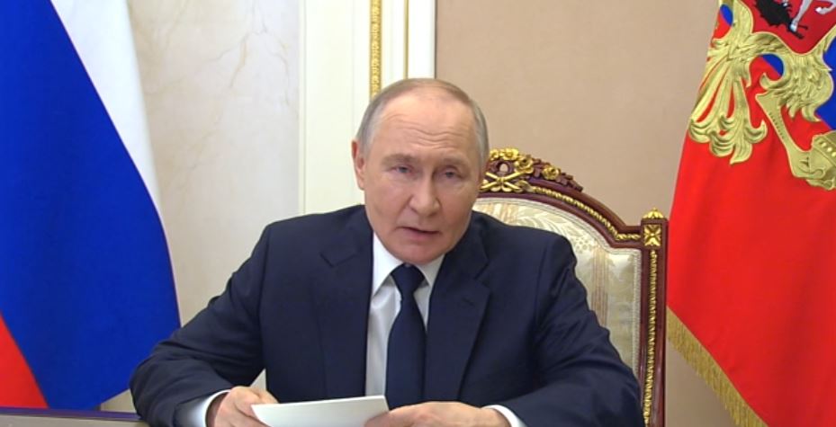 Владимир Путин обсудил с кабмином обновление общественного транспорта в регионах