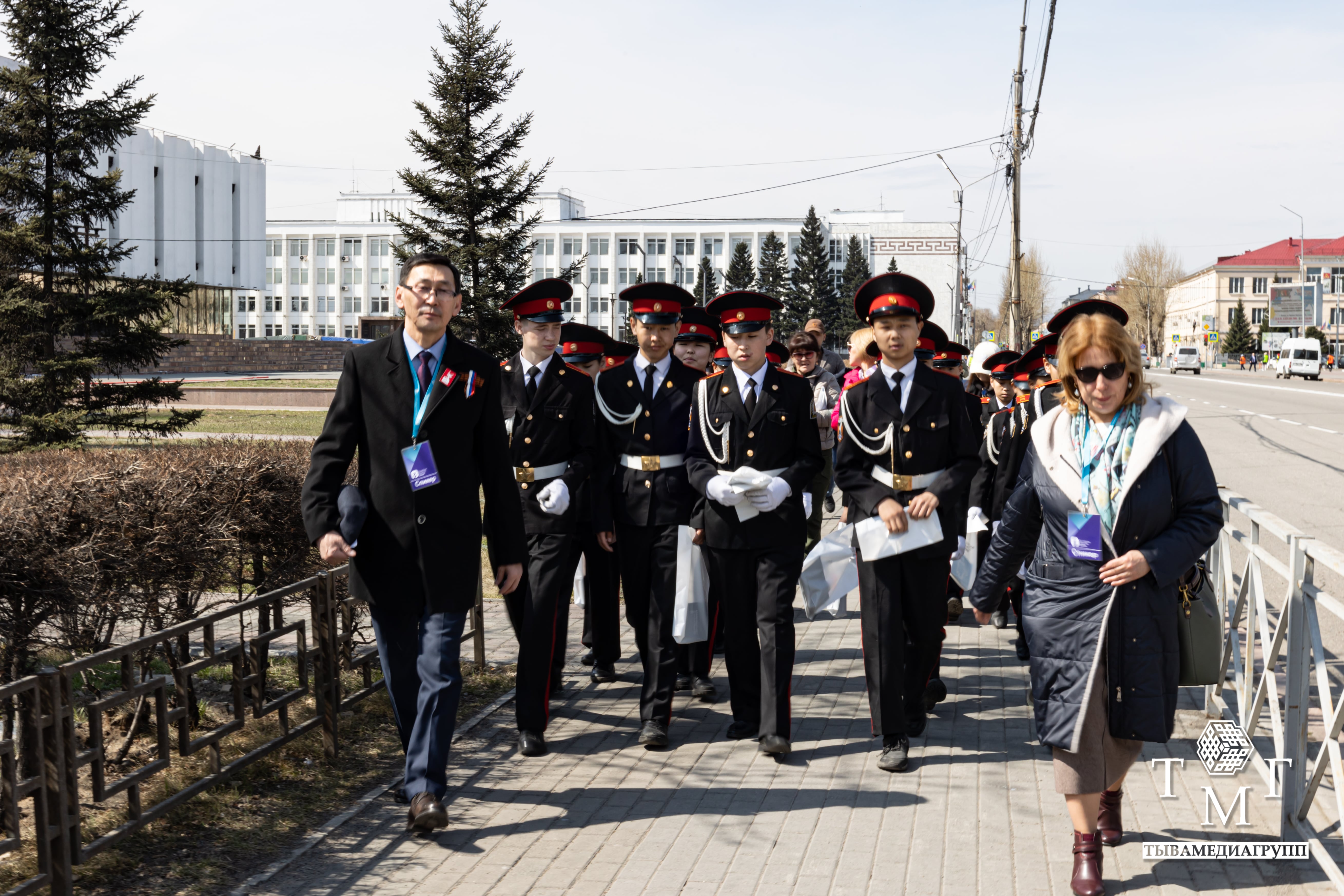 Воспитанники Тувинского кадетского корпуса посетили памятники Великой Отечественной войны Воспитанники Тувинского кадетского корпуса посетили памятники Великой Отечественной войны