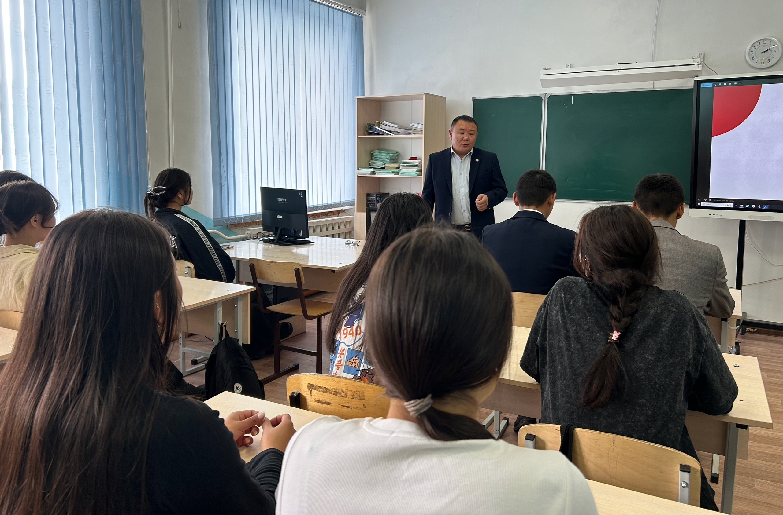 Провел открытую встречу с нашими старшеклассниками