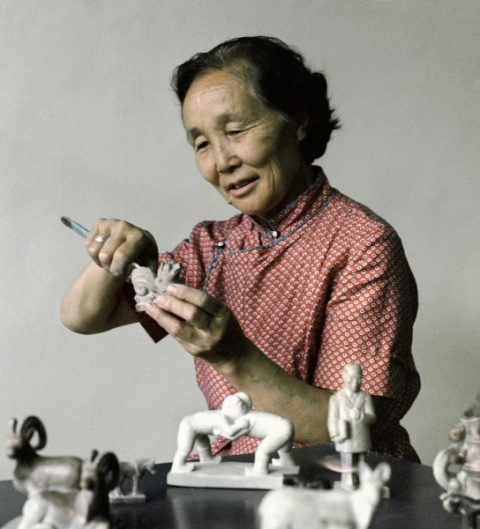 Сегодня исполняется 100 лет со дня рождения известной камнерезчицы Раисы Аракчаа