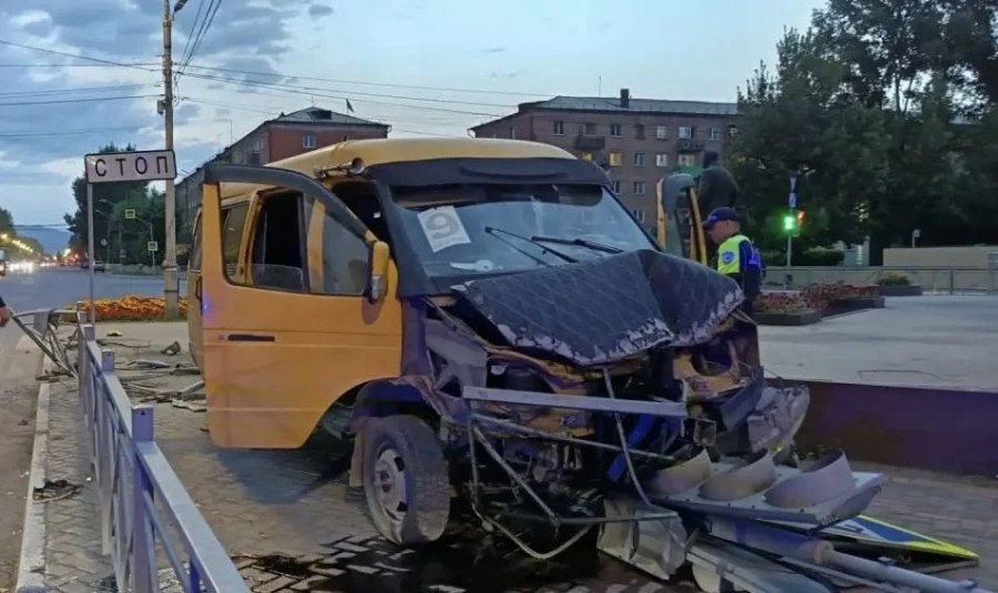 В Кызыле водитель маршрутки сбил пятерых пешеходов на «зебре»