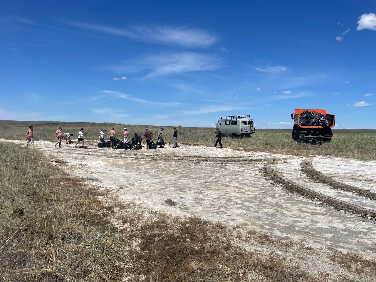 60 кубометров мусора вывезено с территорий озер Дус-Холь, Хадын и Чагытай 60 кубометров мусора вывезено с территорий озер Дус-Холь, Хадын и Чагытай