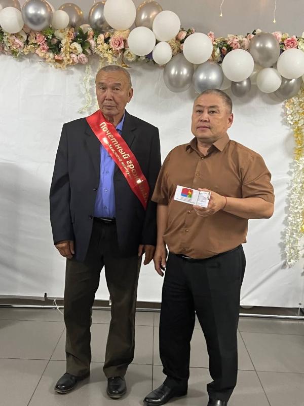 Ветеран труда Долгар Илья Чимитович удостоен высокого звания " Почетный гражданин Каа-Хемского района ". Ветеран труда Долгар Илья Чимитович удостоен высокого звания " Почетный гражданин Каа-Хемского района ".