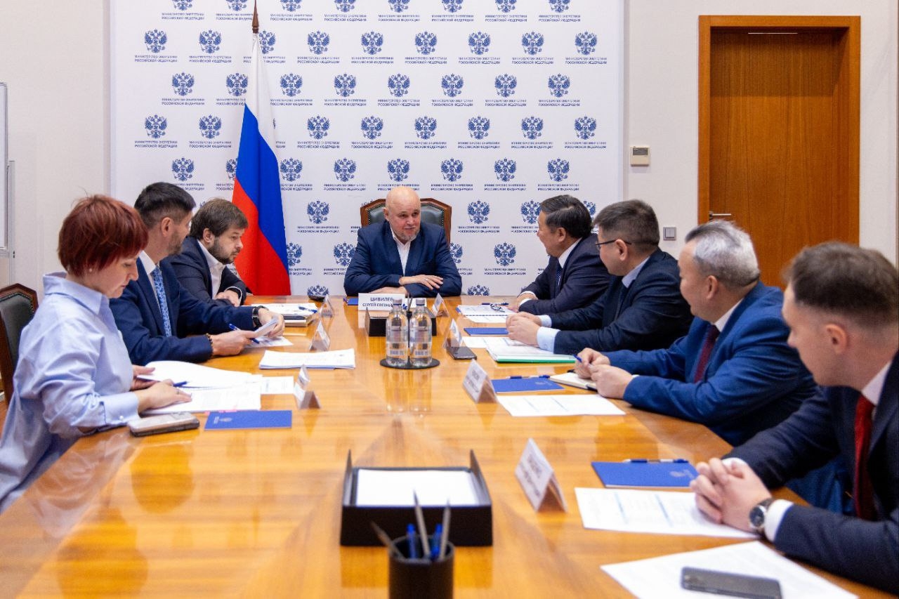 Нахожусь в рабочей командировке в Москве, в ходе которой встретился с министром энергетики Российской Федерации Сергеем Цивилевым